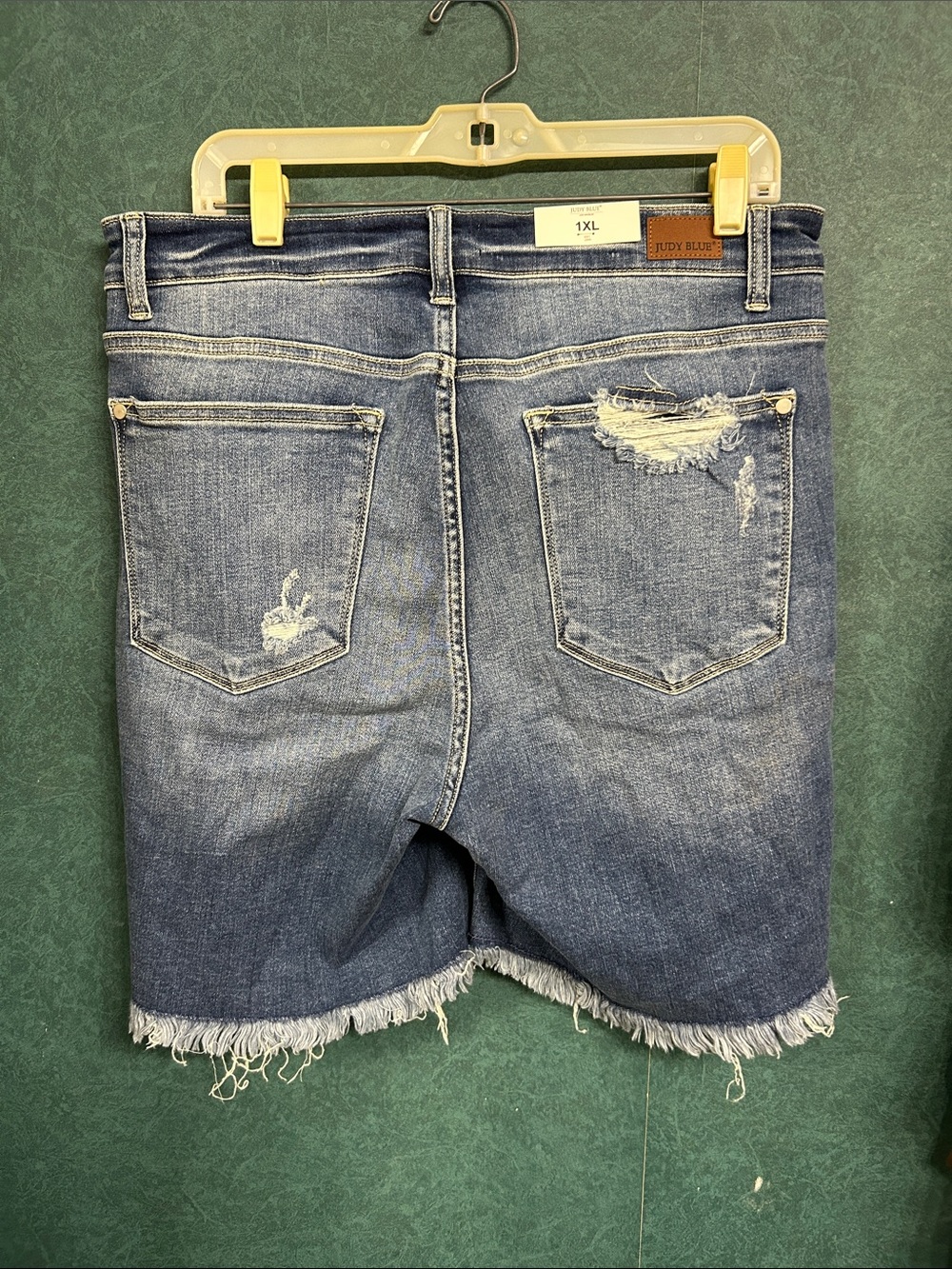 NWT 1X Judy Blue Distressed Dark Blue Denim Shorts with Frayed Hem - Picture 5 of 7